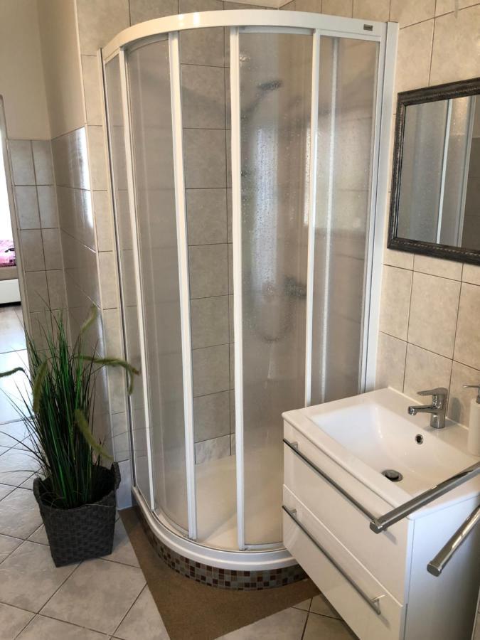 Apartmany Galeta Karlsbad Buitenkant foto