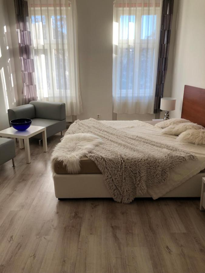 Apartmany Galeta Karlsbad Buitenkant foto