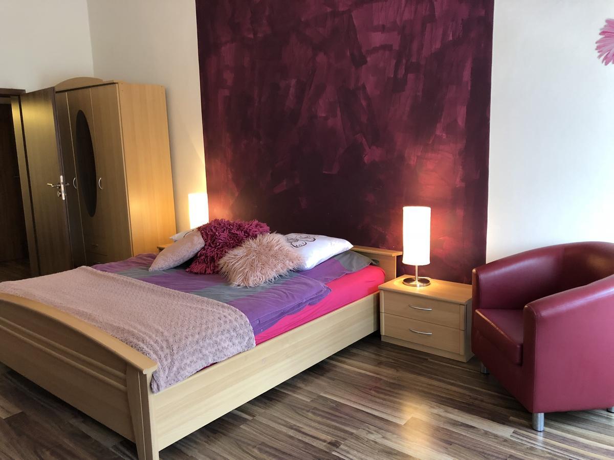 Apartmany Galeta Karlsbad Buitenkant foto